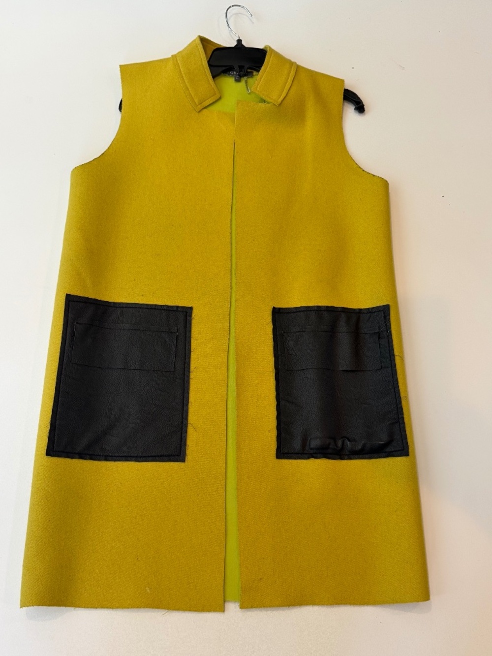 NWOT - GRACIA -EYE CATCHING TOPPER